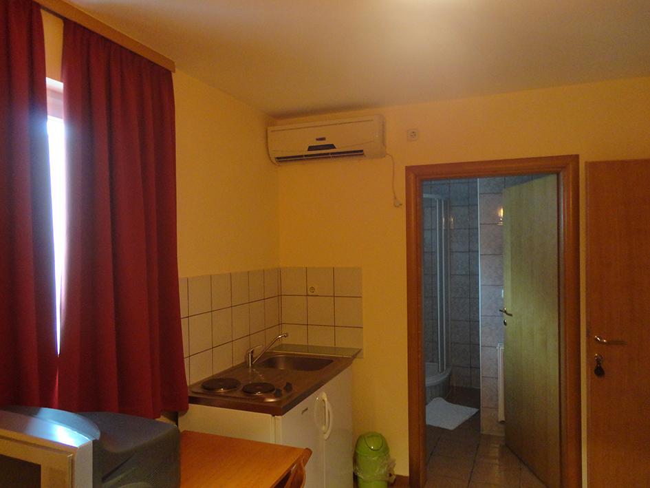 Prenociste "Magnus" Bed & Breakfast Slavonski Brod Exterior photo