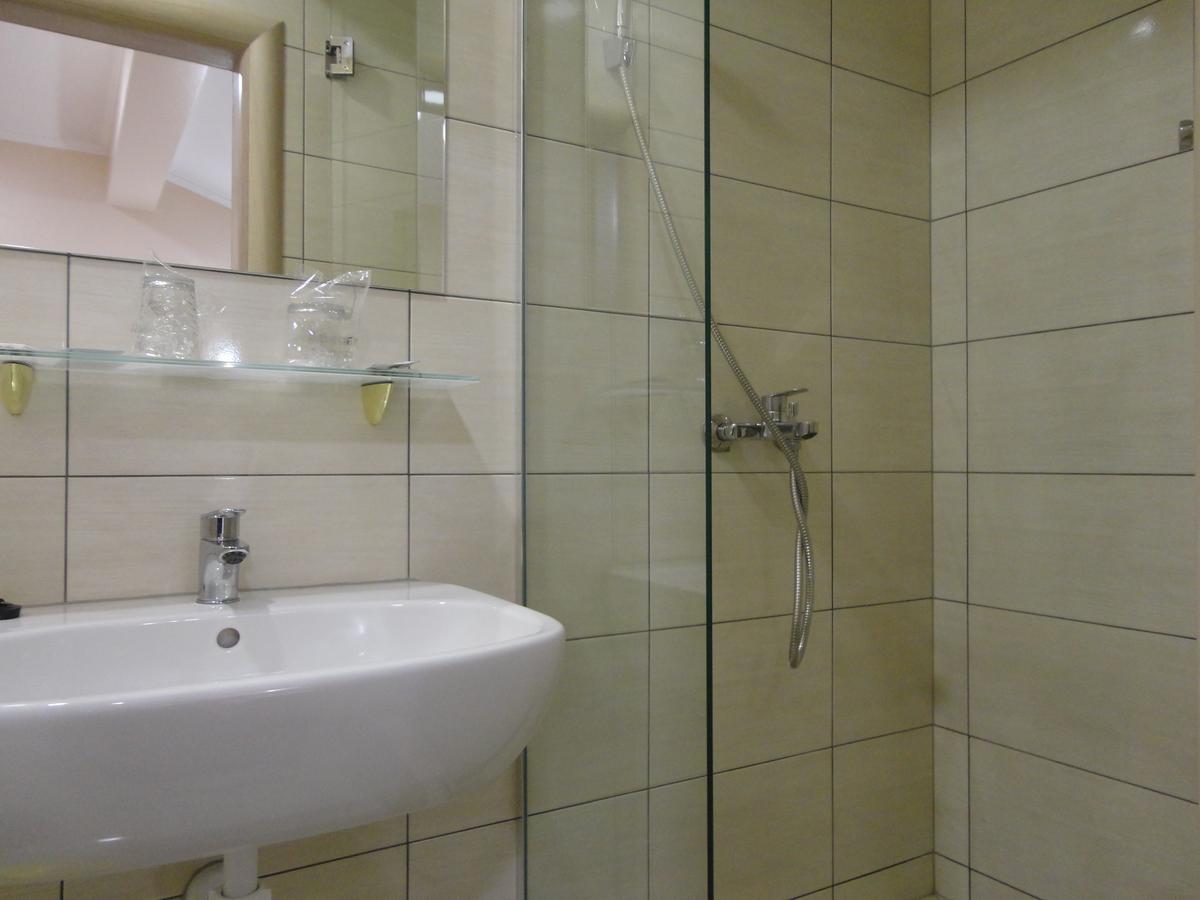 Prenociste "Magnus" Bed & Breakfast Slavonski Brod Exterior photo