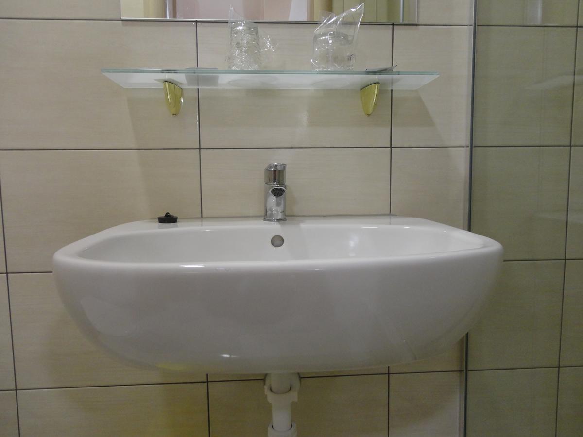 Prenociste "Magnus" Bed & Breakfast Slavonski Brod Exterior photo