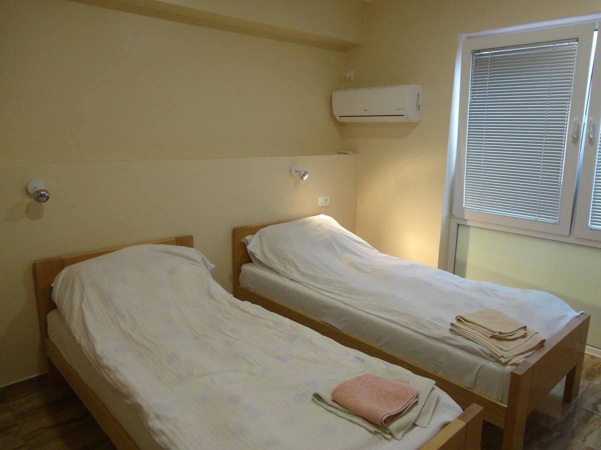 Prenociste "Magnus" Bed & Breakfast Slavonski Brod Exterior photo