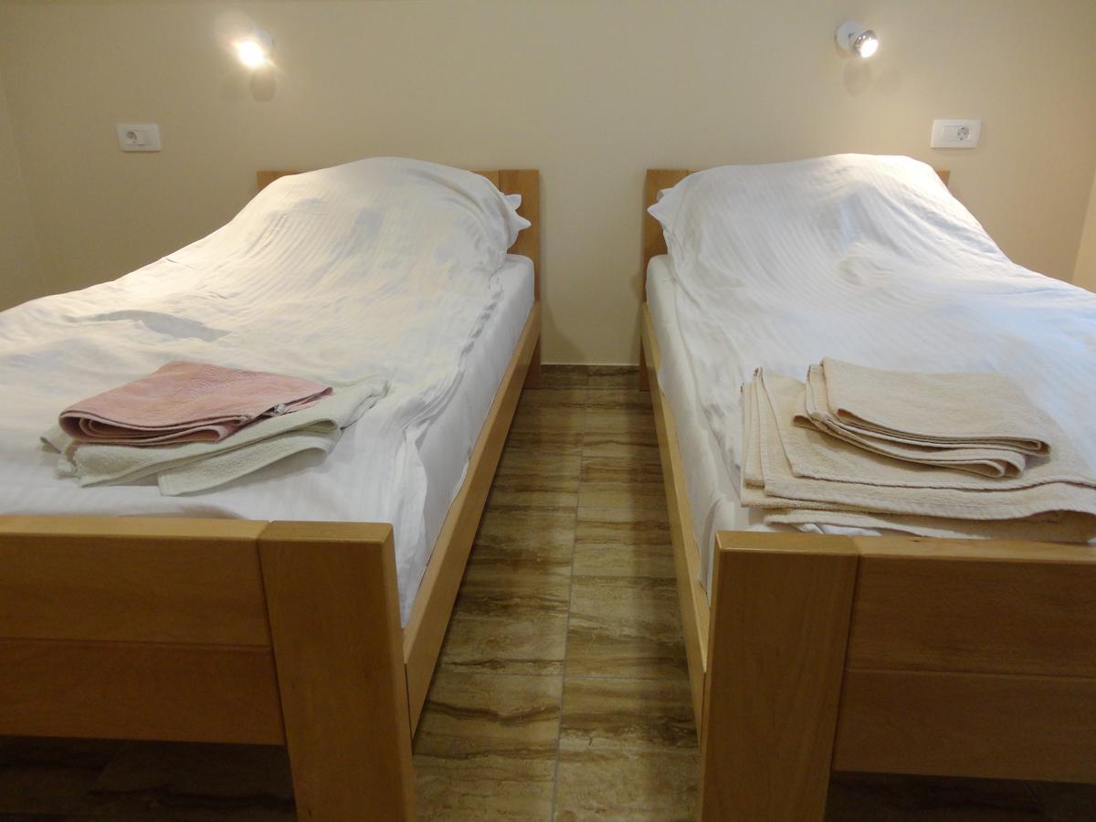 Prenociste "Magnus" Bed & Breakfast Slavonski Brod Exterior photo