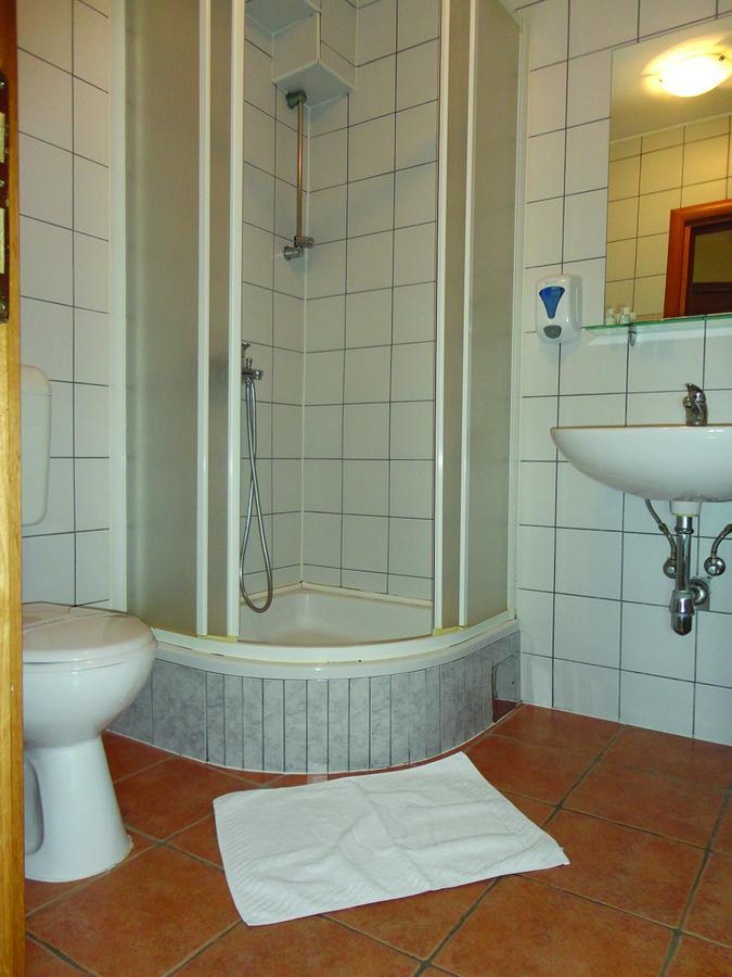 Prenociste "Magnus" Bed & Breakfast Slavonski Brod Exterior photo