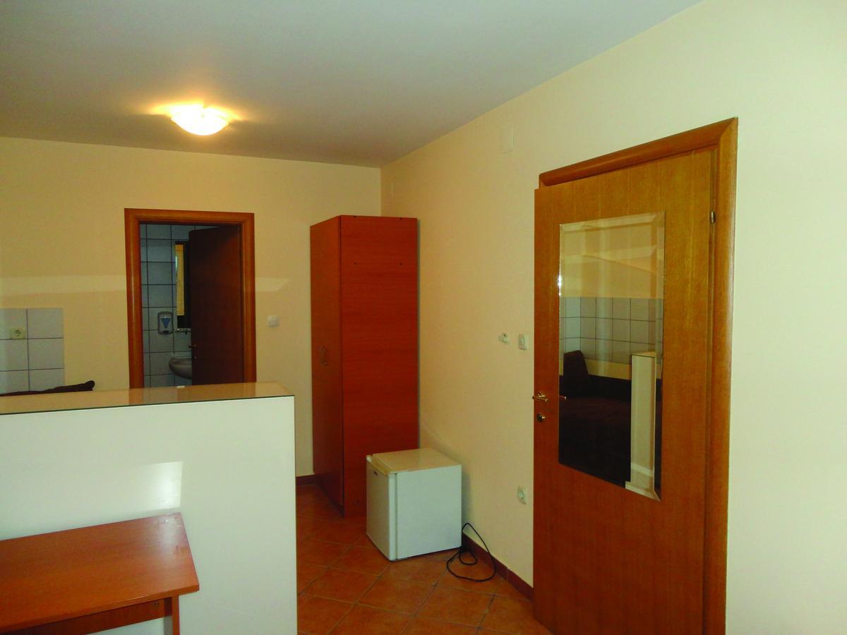 Prenociste "Magnus" Bed & Breakfast Slavonski Brod Exterior photo