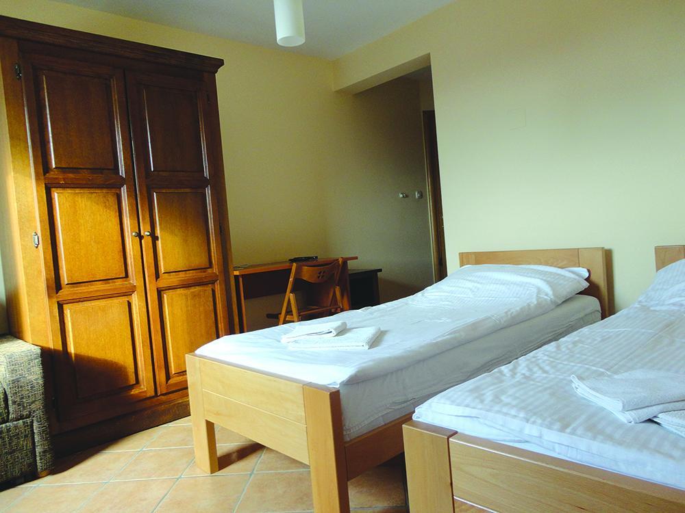 Prenociste "Magnus" Bed & Breakfast Slavonski Brod Exterior photo