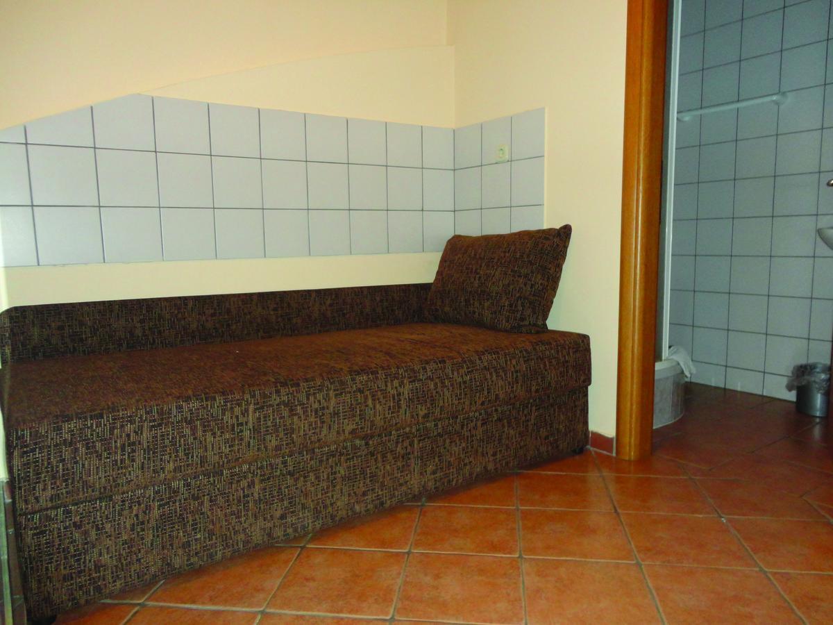 Prenociste "Magnus" Bed & Breakfast Slavonski Brod Exterior photo