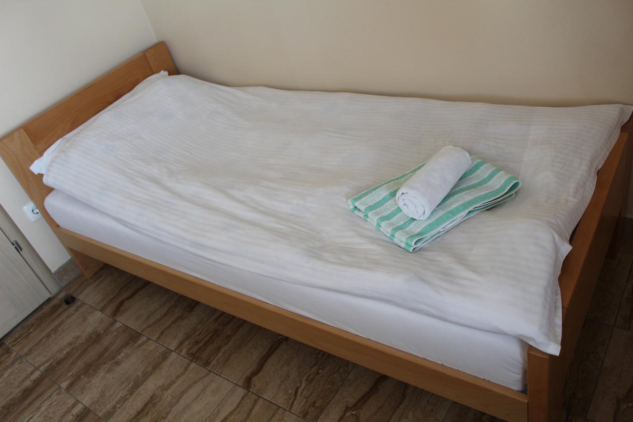 Prenociste "Magnus" Bed & Breakfast Slavonski Brod Exterior photo