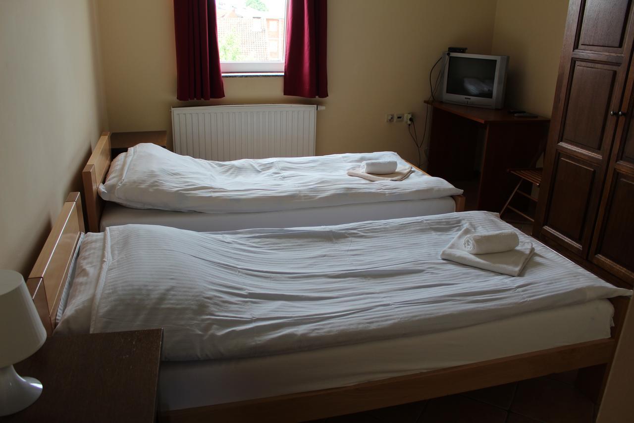Prenociste "Magnus" Bed & Breakfast Slavonski Brod Exterior photo