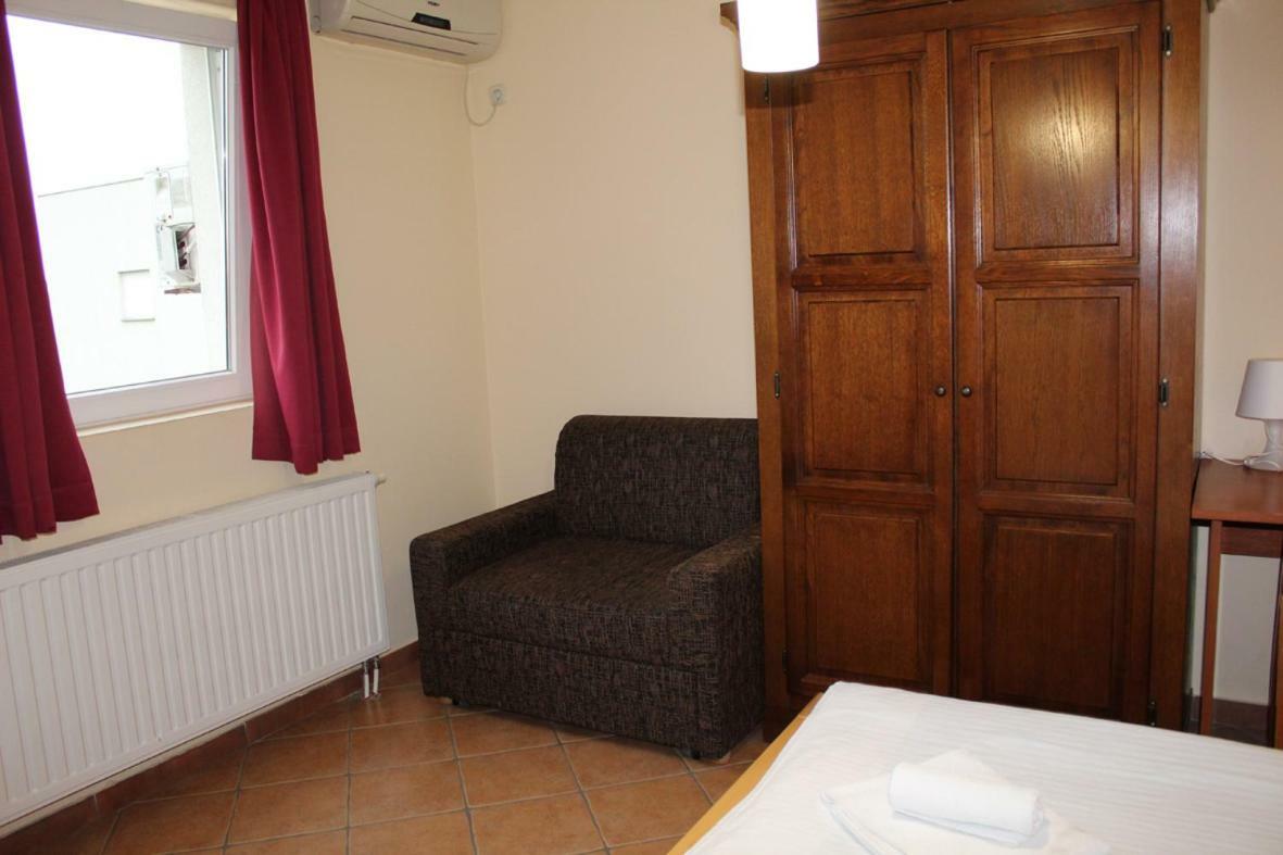 Prenociste "Magnus" Bed & Breakfast Slavonski Brod Exterior photo